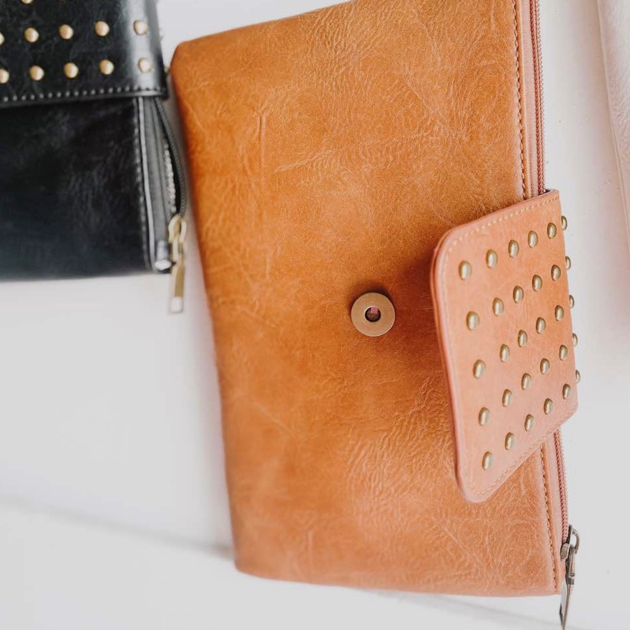 Riviera Maya Rivet Clutch