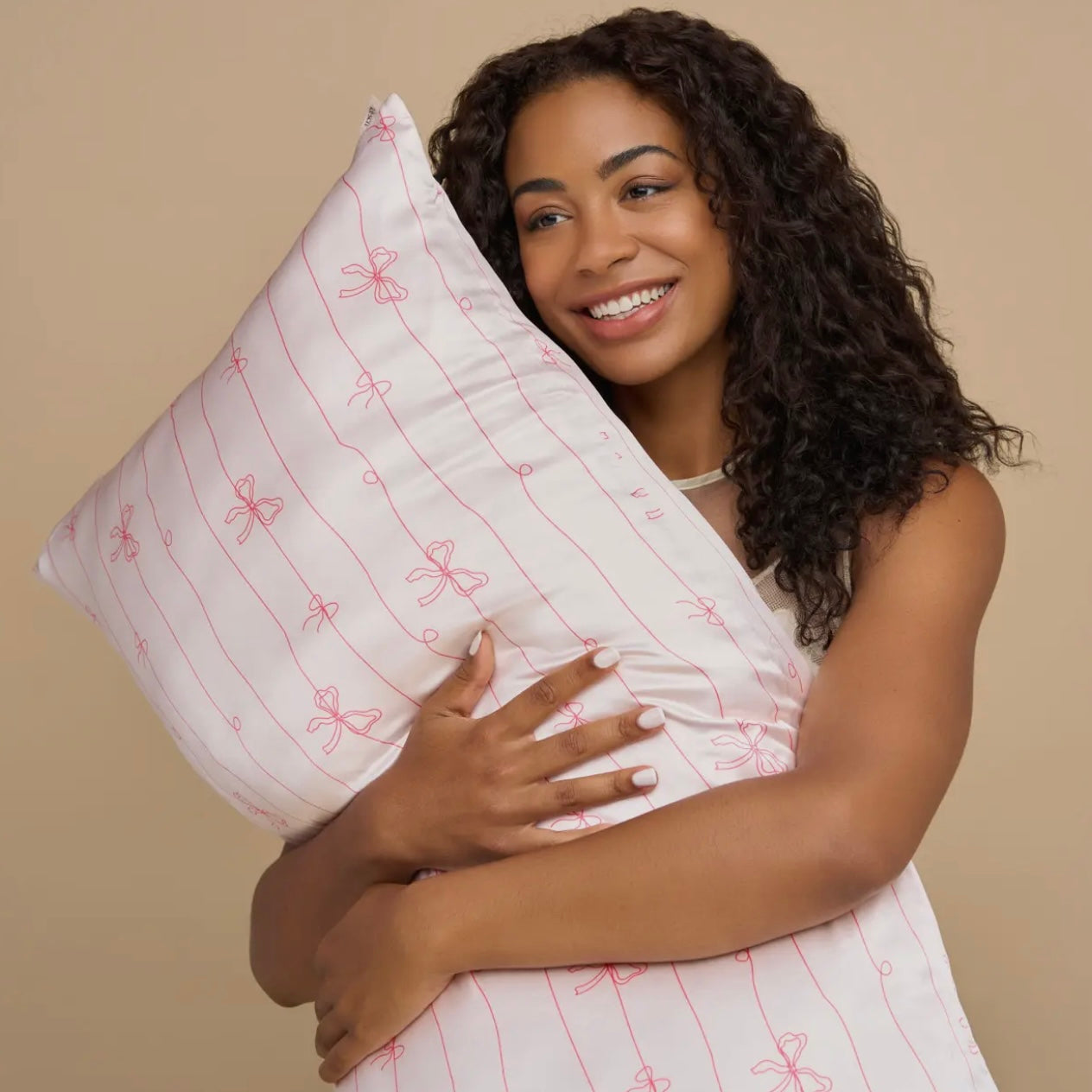 Kitsch Holiday Satin Pillowcase in Striped Bows