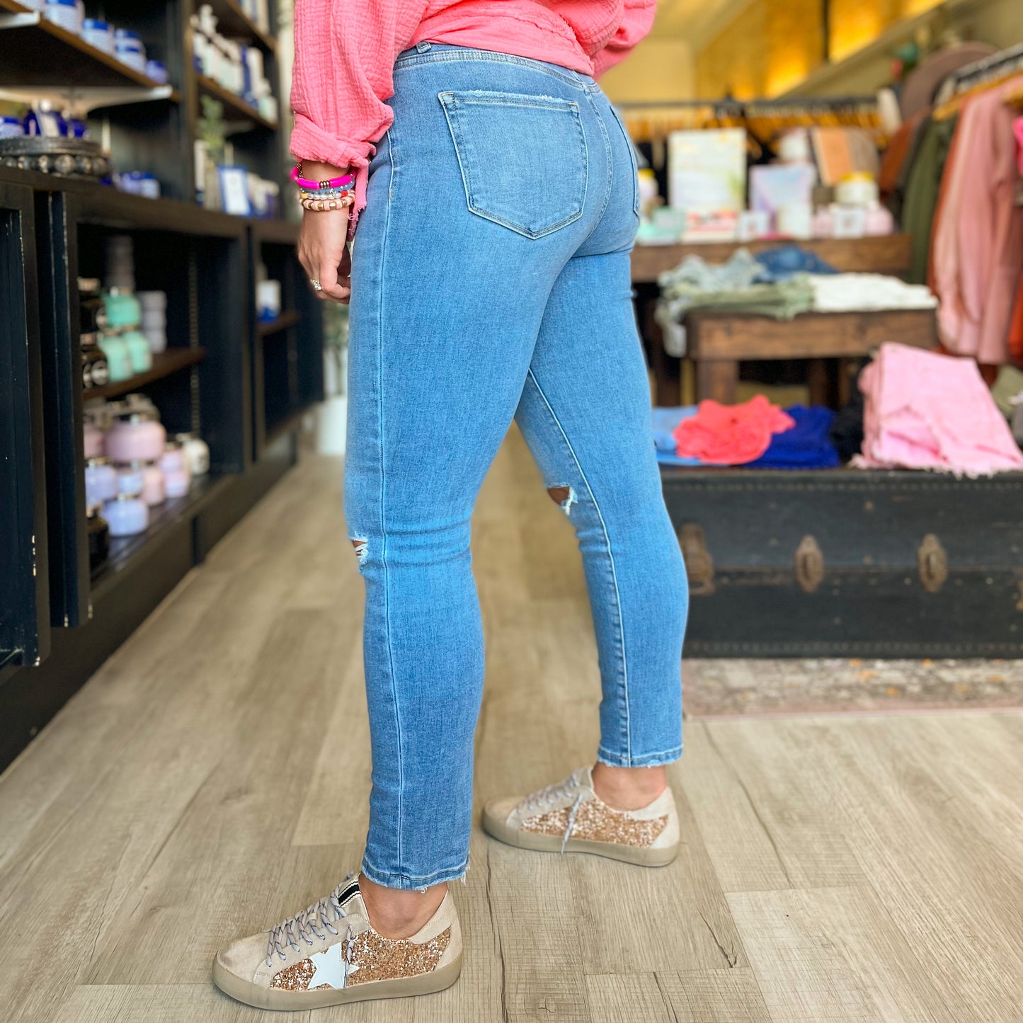 Light Wash Distressed Crop Skinny Jean