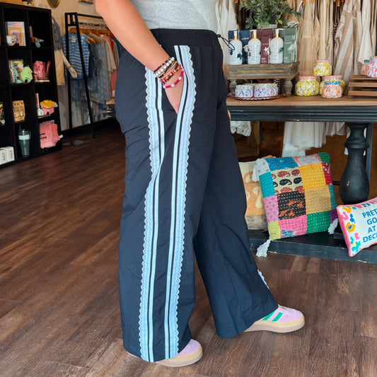 Black Side Contrast & Lace Detailed Track Pant
