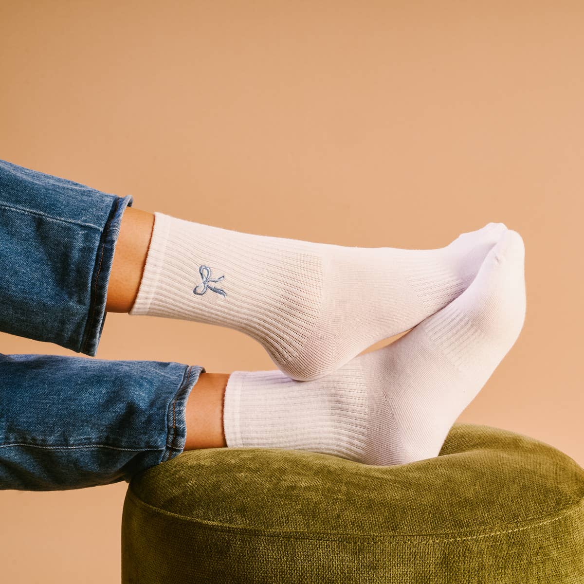 Embroidered Crew Socks–Blue Bow