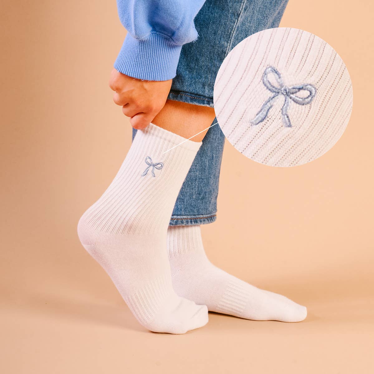 Embroidered Crew Socks–Blue Bow