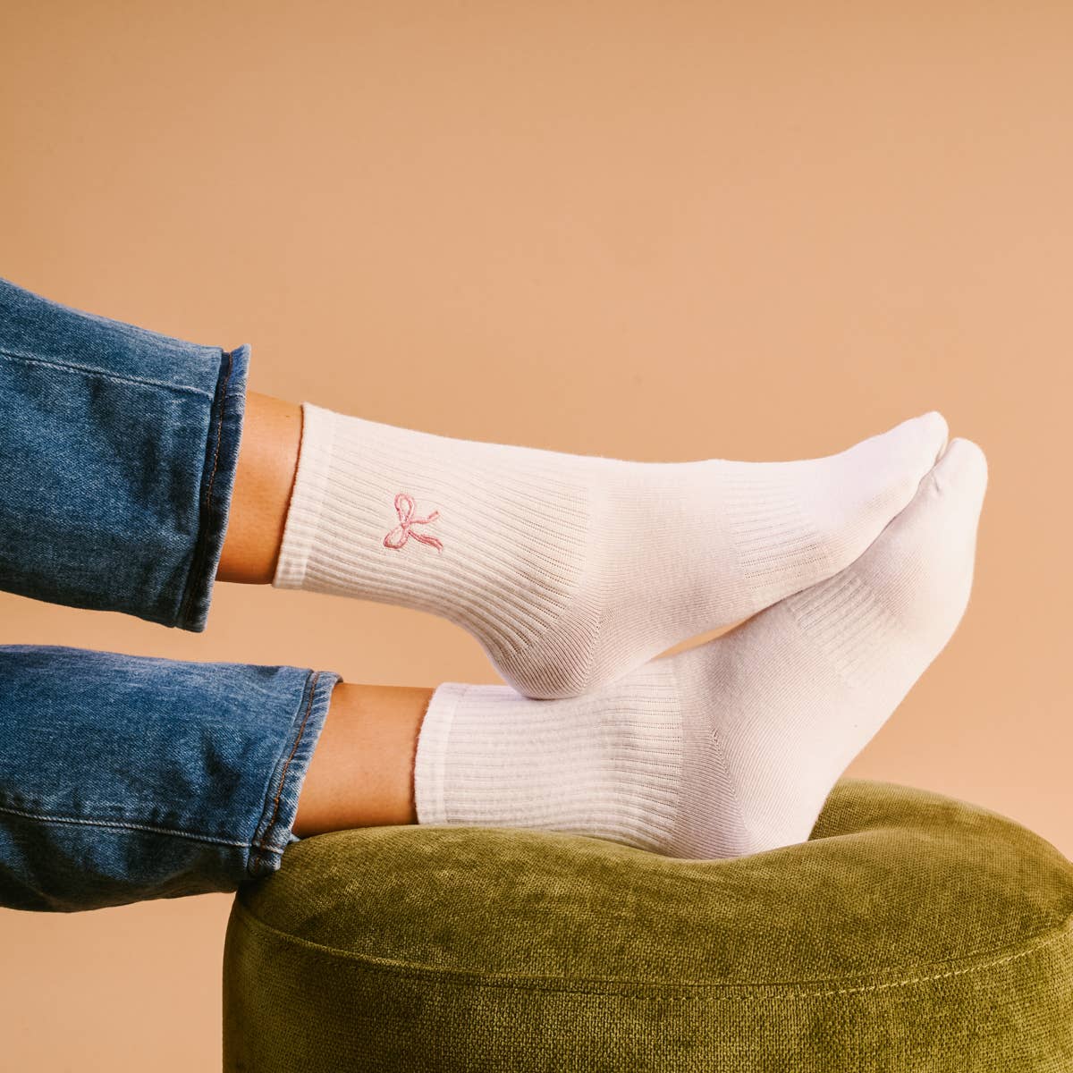 Embroidered Crew Socks–Pink Bow